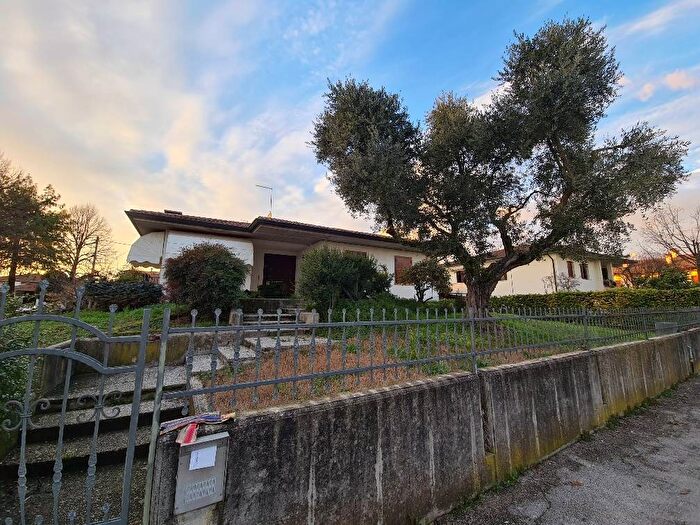Casa con 6 locali in affitto in Via Matteotti, Centro, Bolzano Vicentino