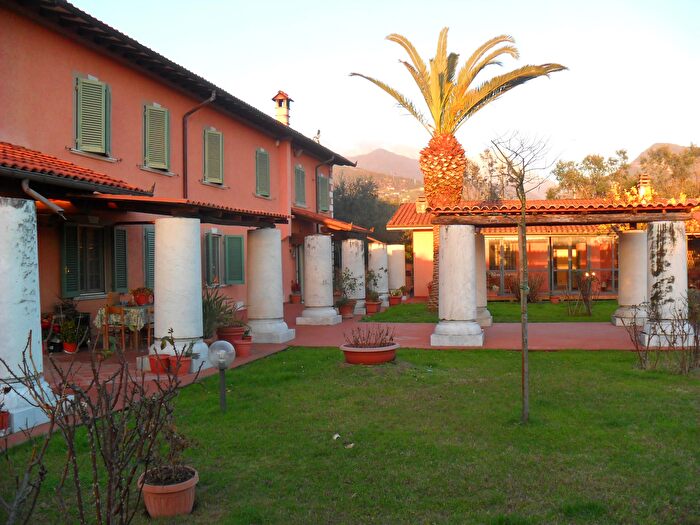 Casa con 7 locali in affitto in Seravezza Querceta, Seravezza