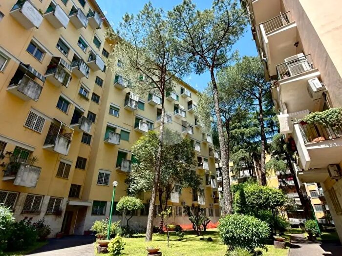 Appartamento quadrilocale in vendita in Via Fonte Buono, Roma