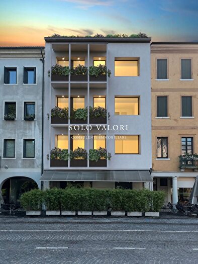 Appartamento con 5 locali in vendita in Corso Ventinove Aprile, Castelfranco Veneto