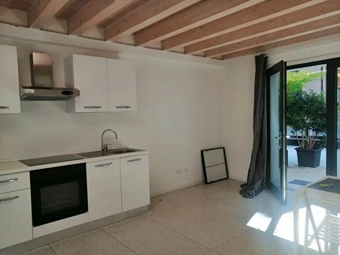 Appartamento trilocale in affitto in Via Poma, Milano