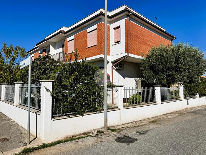 Casa con 6 locali in vendita in Via Grecia, Sabaudia