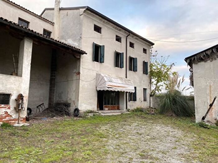 Casa con 6 locali in vendita in Fontaniva