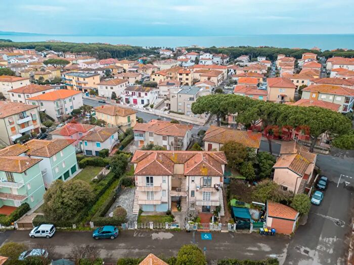 Appartamento trilocale in vendita in Via Castracani, Cecina