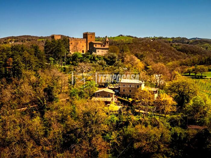 Appartamento con 9 locali in vendita in Strada Statale Muccese, Camerino