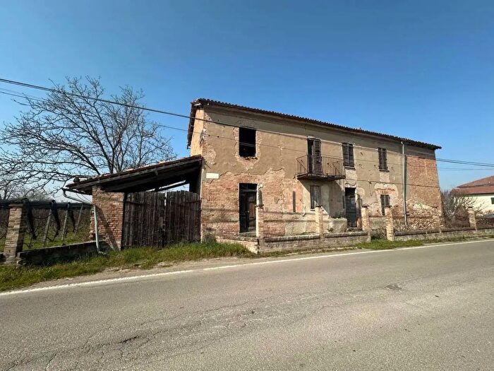 Casa con 12 locali in vendita in Castelletto, Viguzzolo