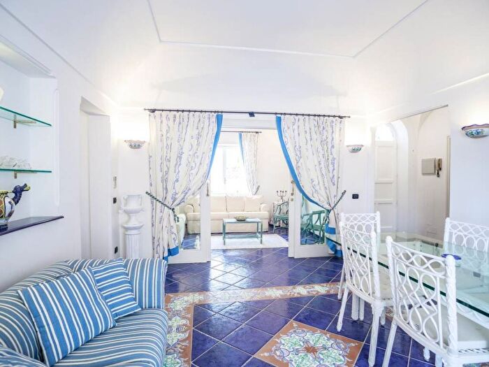 Appartamento trilocale in affitto in Centro, Capri