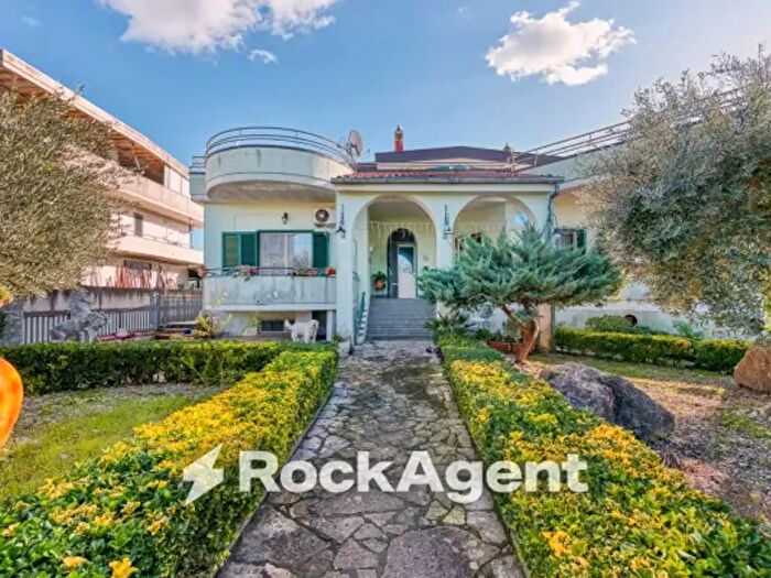 Casa con 6 locali in vendita in Via Palma, Striano