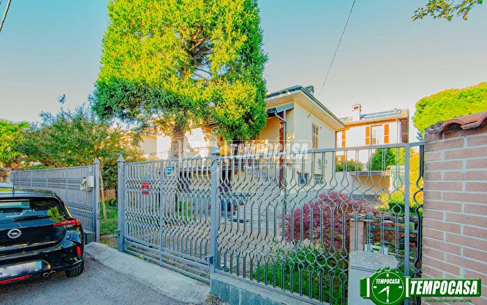 Casa quadrilocale in vendita in Via Filippo Corridoni, Vermezzo con Zelo