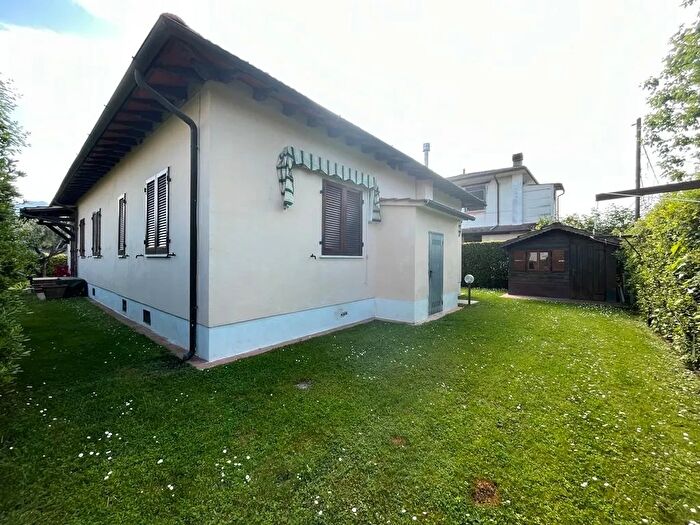 Casa quadrilocale in vendita in Via Ammiraglio Morin a, Forte Dei Marmi