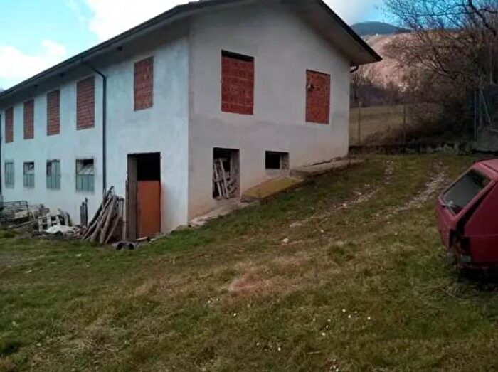 Casa monolocale in vendita in Via Castello, Comano