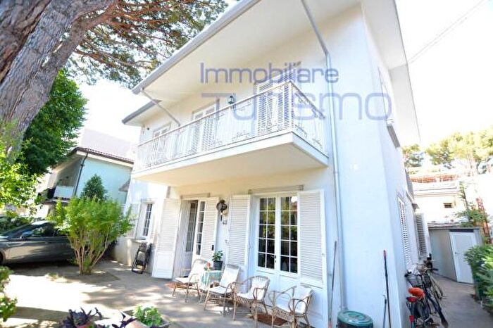 Appartamento con 6 locali in vendita in Viale Virgilio Marone Publio, Riccione