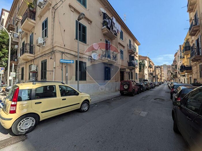 Appartamento quadrilocale in vendita in Via Rosario Salvo, Palermo