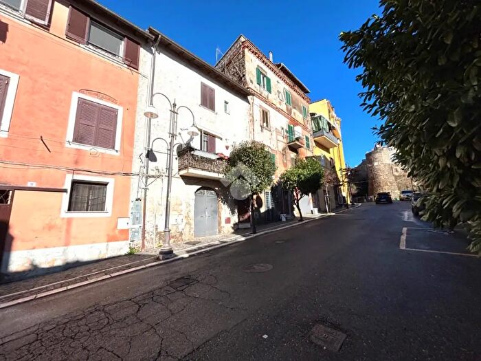 Casa bilocale in vendita in Via Borgo S Giovanni, Lanuvio