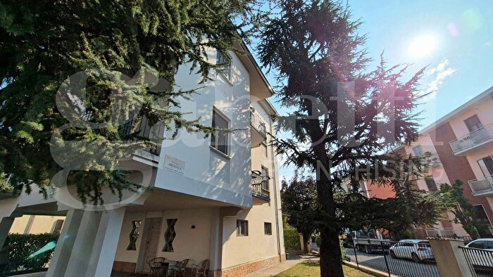 Appartamento con 5 locali in vendita in Via Veneto a, Piacenza