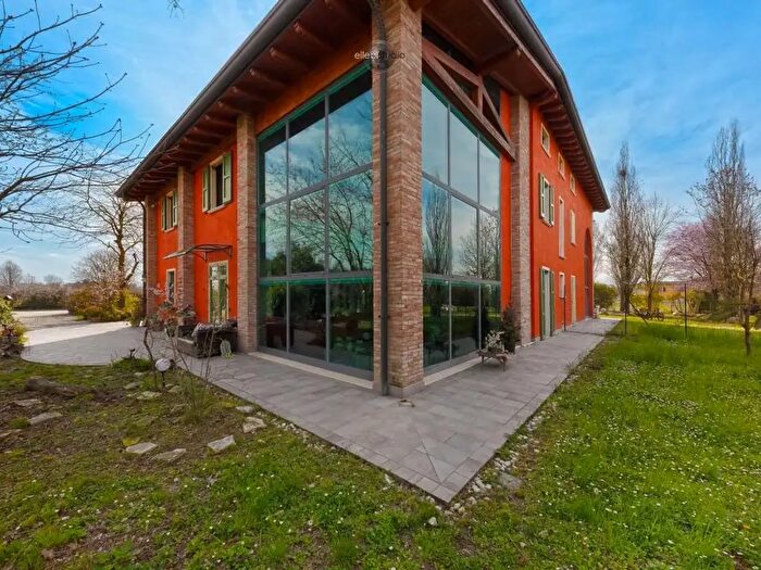 Casa con 12 locali in vendita in Via dei Livelli, Rubiera