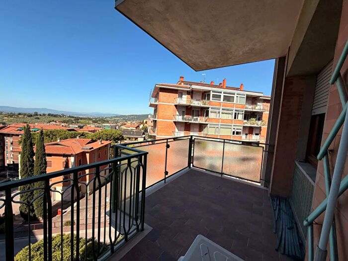 Appartamento con 6 locali in vendita in Via Cesare Balbo, Perugia