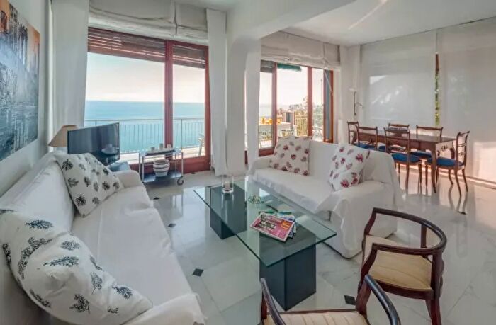 Appartamento con 6 locali in affitto in Chiavari