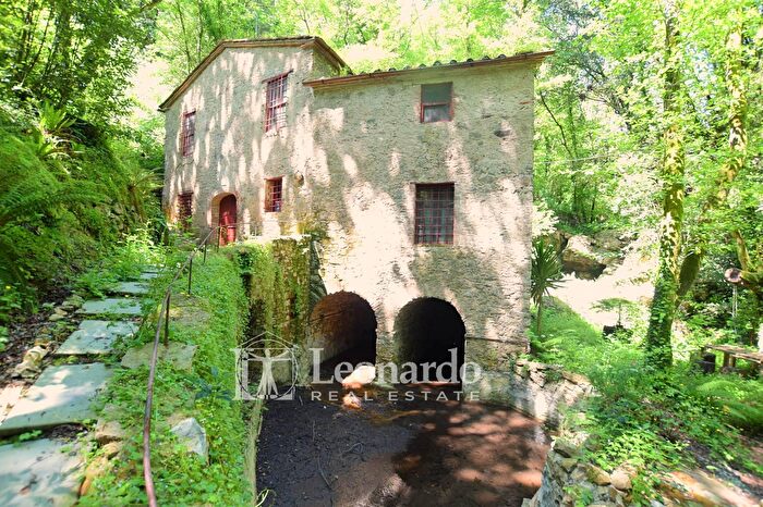Casa con 6 locali in vendita in Via Seimiglia, Camaiore