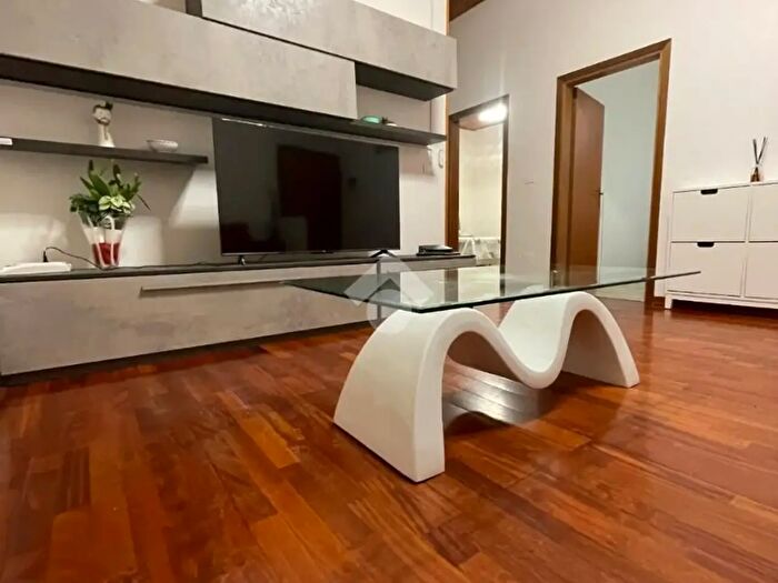 Appartamento quadrilocale in affitto in Via Emilia Levante, Bologna