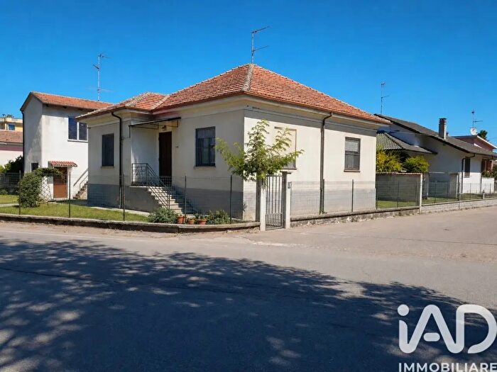 Casa con 10 locali in vendita in Via G Ottaggi, Pontecurone