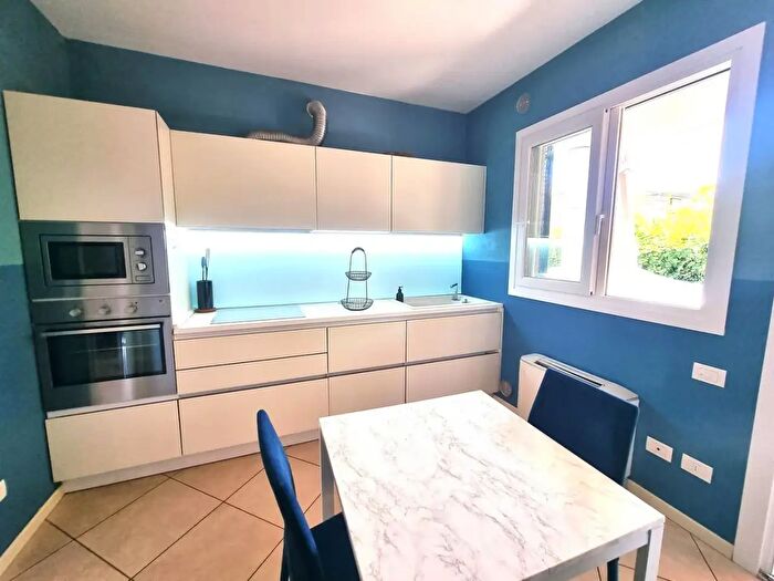Appartamento con 6 locali in vendita in Viareggio