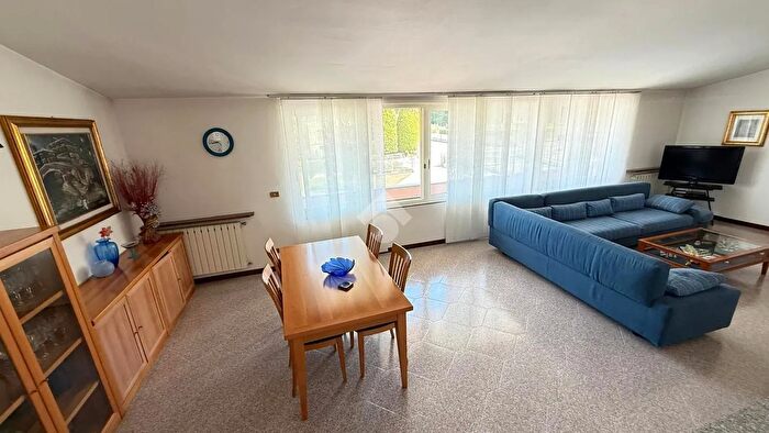 Appartamento con 5 locali in vendita in Desenzano Del Garda