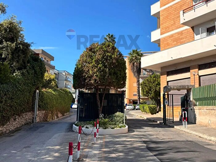 Appartamento con 5 locali in vendita in Viale Teracati, Siracusa