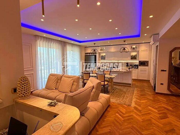 Appartamento trilocale in vendita in Piazza Gabriele dAnnunzio, Napoli