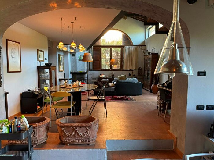 Casa con 10 locali in vendita in Sovicille