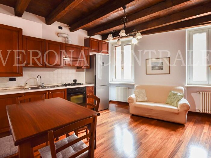 Appartamento bilocale in affitto in Via Alberto Mario, Centro Storico, Verona