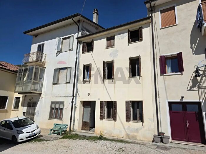 Appartamento con 9 locali in vendita in Via Cimitero, Valdobbiadene