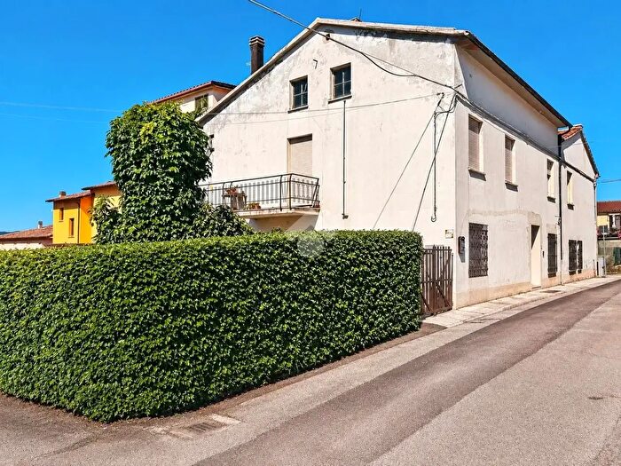 Casa con 7 locali in vendita in Via Piave, Sigillo