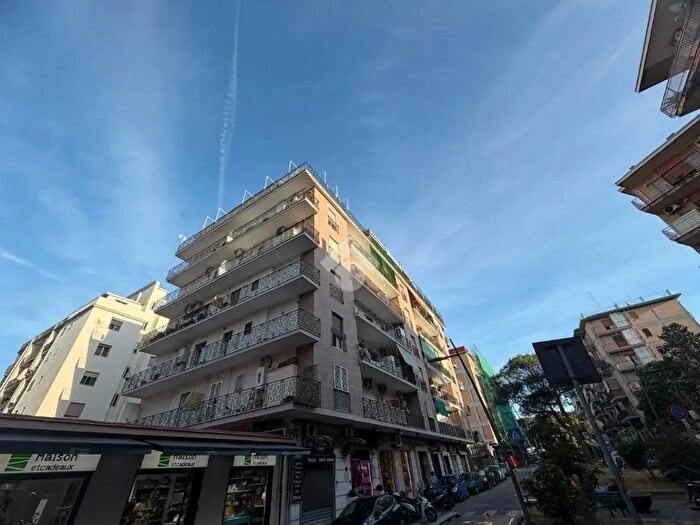 Appartamento trilocale in vendita in Via Edoardo Nicolardi, Napoli