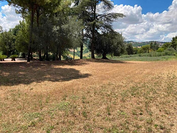 Casa con 7 locali in vendita in Offagna