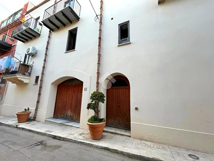 Appartamento bilocale in vendita in Via Umberto I, Monreale