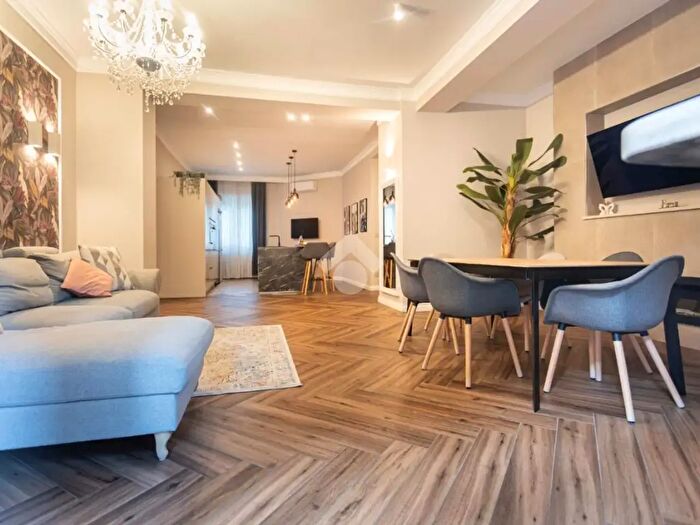 Appartamento con 5 locali in vendita in Via Michele Coppino, Torino