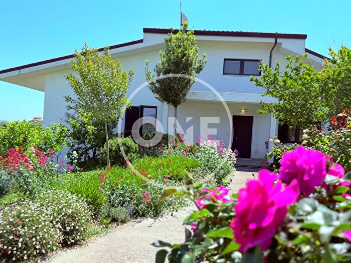 Casa con 5 locali in vendita in Via Tratturo, Alanno