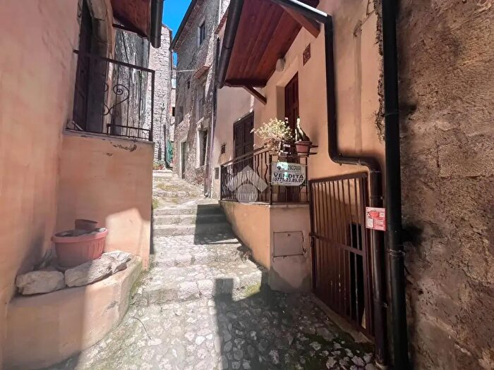 Appartamento trilocale in vendita in Via Civerta, Veroli