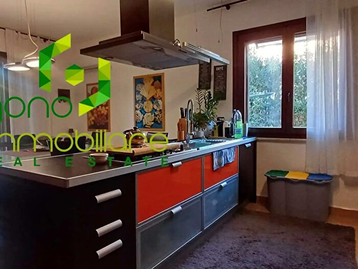 Casa con 8 locali in vendita in Via Randone, Siracusa