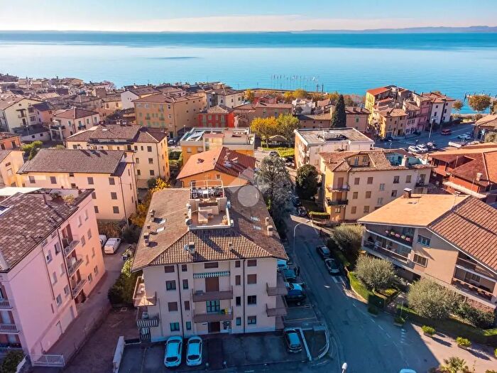 Appartamento trilocale in vendita in Via Giorgione, Garda