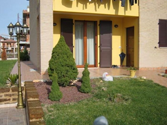 Casa con 6 locali in vendita in Via Quinto Areto, Castelbellino