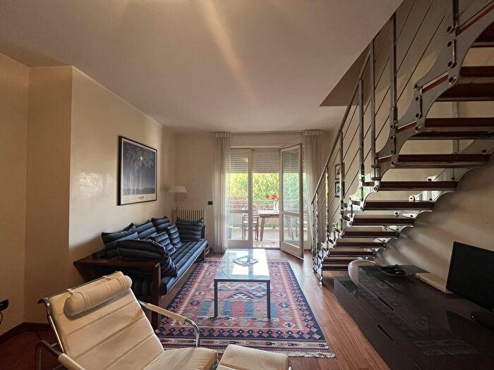 Appartamento trilocale in vendita in Via Bologna, Viareggio