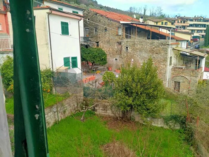 Casa con 9 locali in vendita in Via Stadano Snc, Aulla