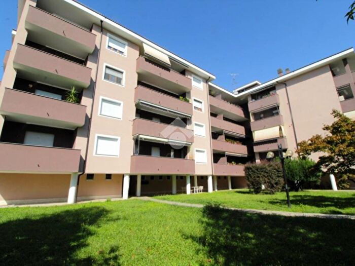 Appartamento trilocale in affitto in Via mattei enrico, Centro, Sedriano