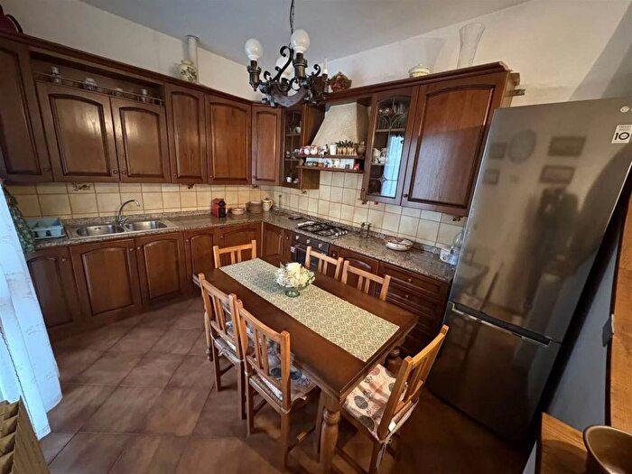 Casa con 5 locali in affitto in Puliche, Massa