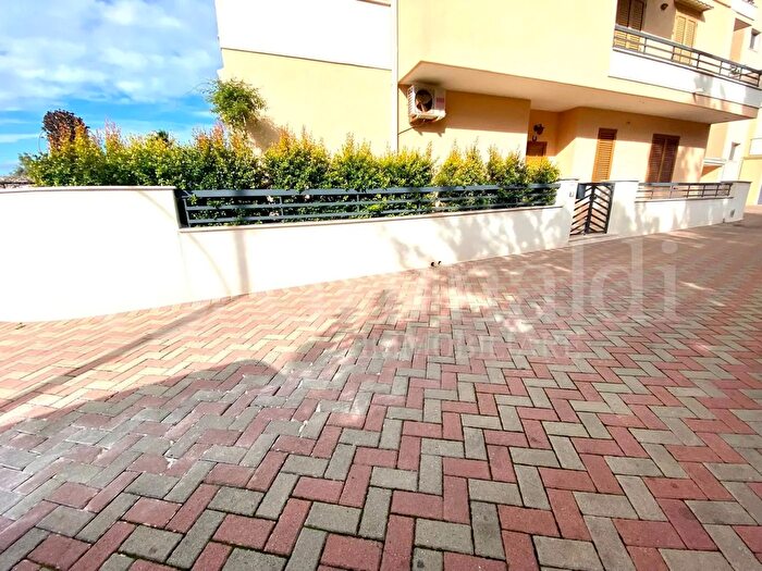 Appartamento con 5 locali in vendita in Corso Cesare Vergine, Tuglie