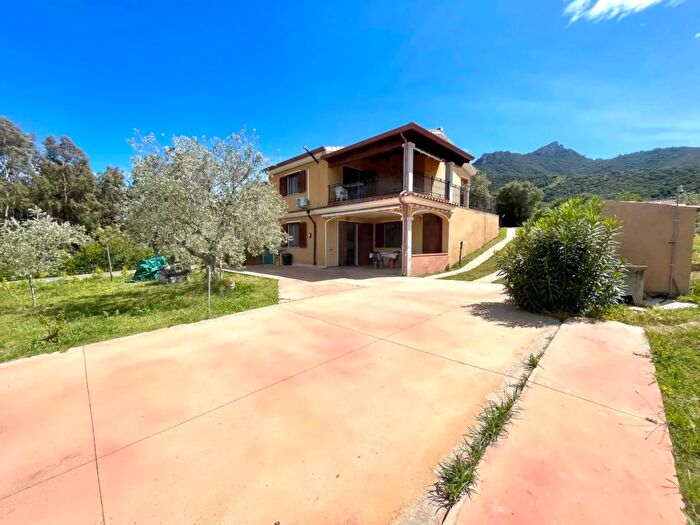 Casa con 8 locali in vendita in Torpe