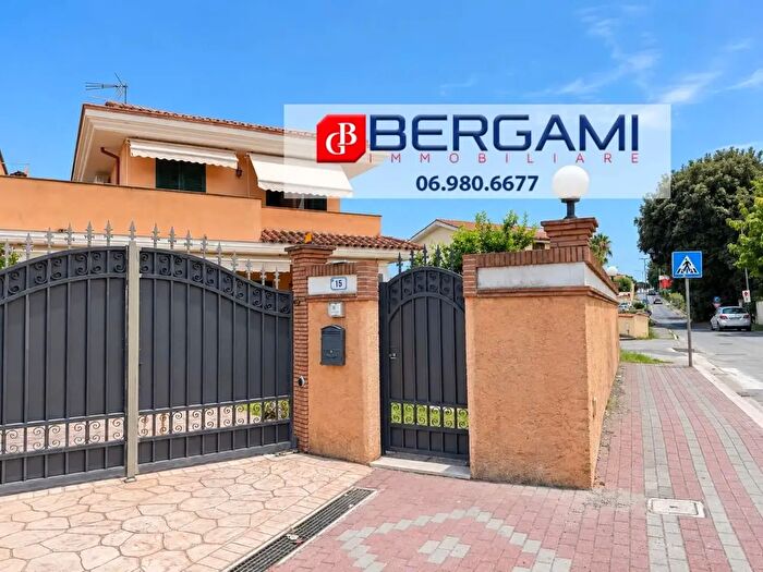 Casa quadrilocale in vendita in Via Rinascimento, Anzio