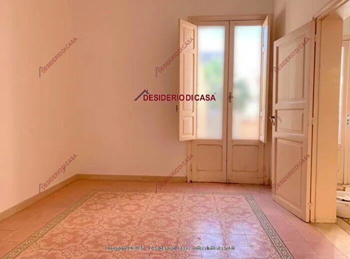 Appartamento con 6 locali in vendita in Trapani